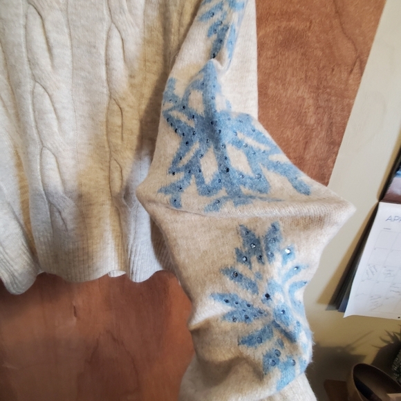 CECE TURTLENECK HEATHERED. LARGE. NWT. SNOWFLAKES - Picture 2 of 9